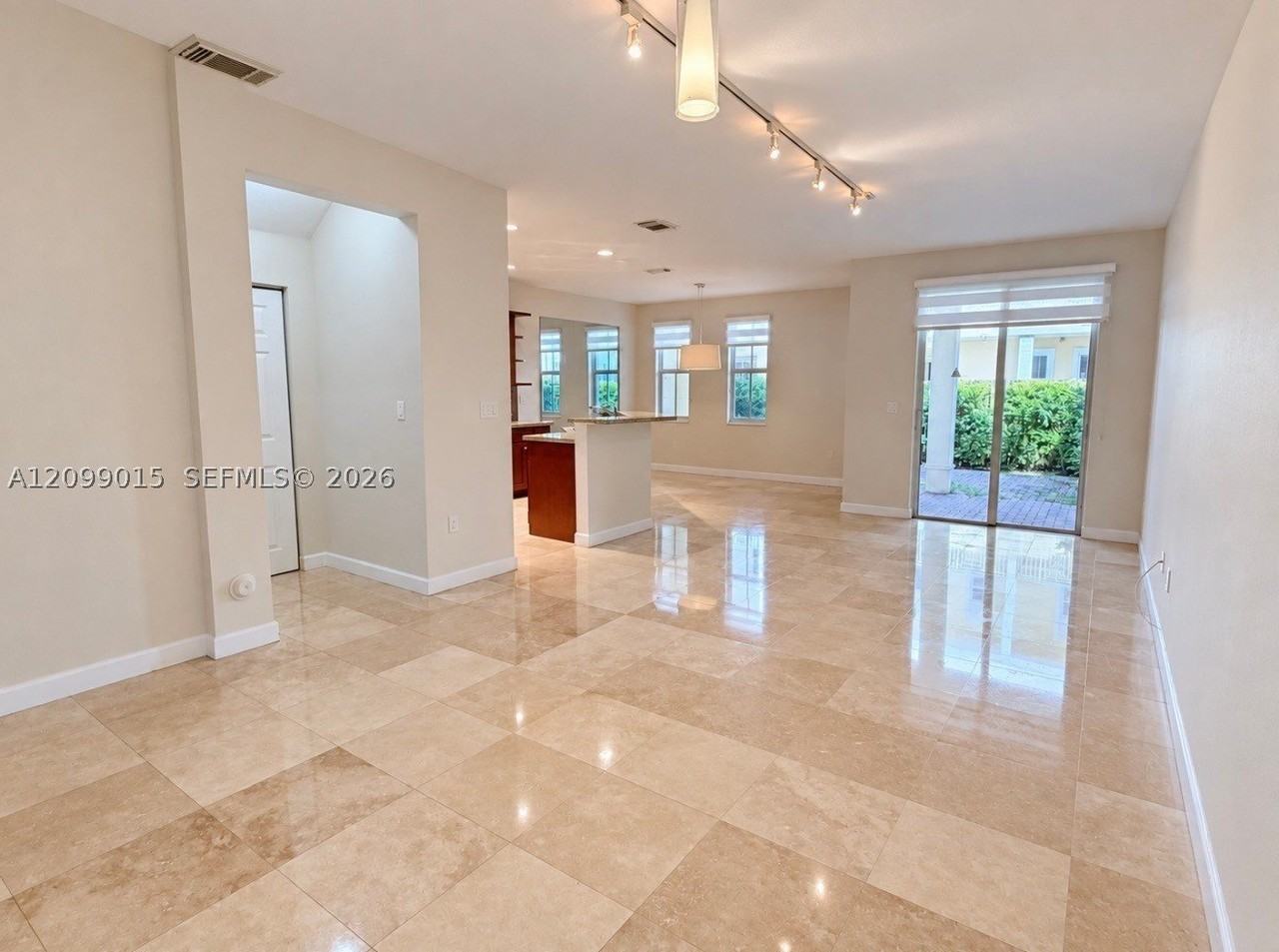 10711 Nw 75th Ln - Photo 5 of 26