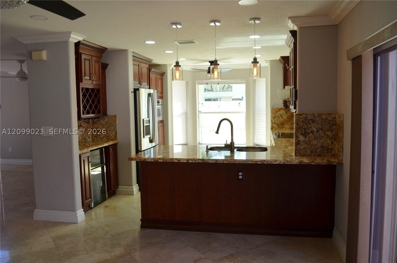 18808 Nw 24th Pl - Photo 6 of 34
