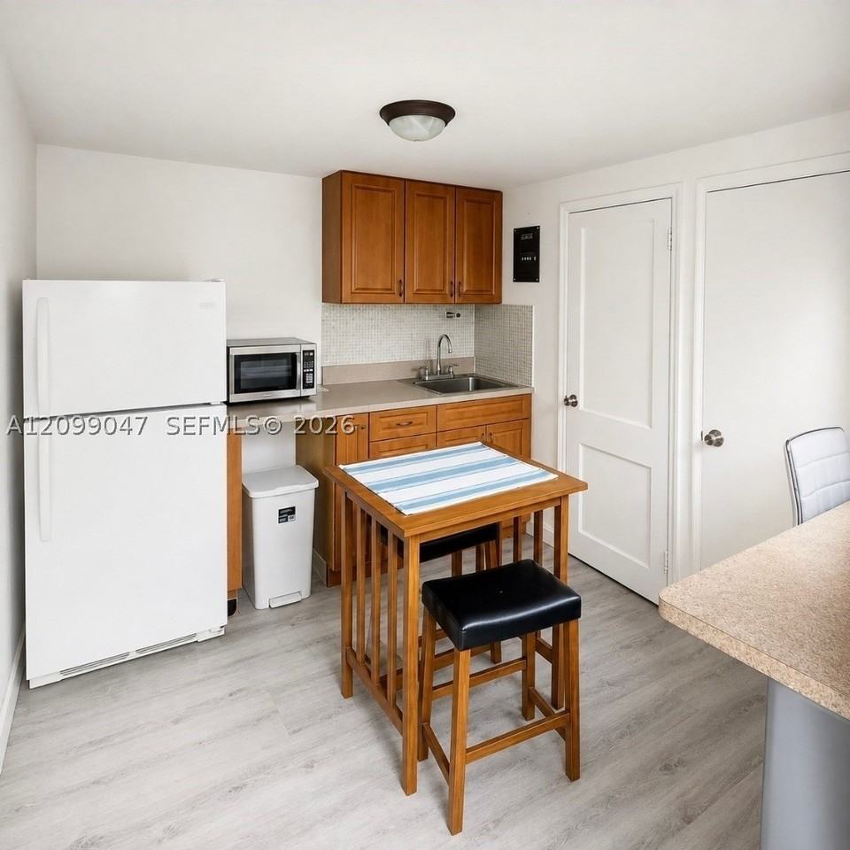 6610 Sw 42nd St - Photo 3 of 4