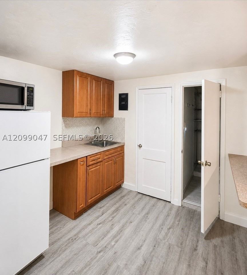 6610 Sw 42nd St - Photo 4 of 4