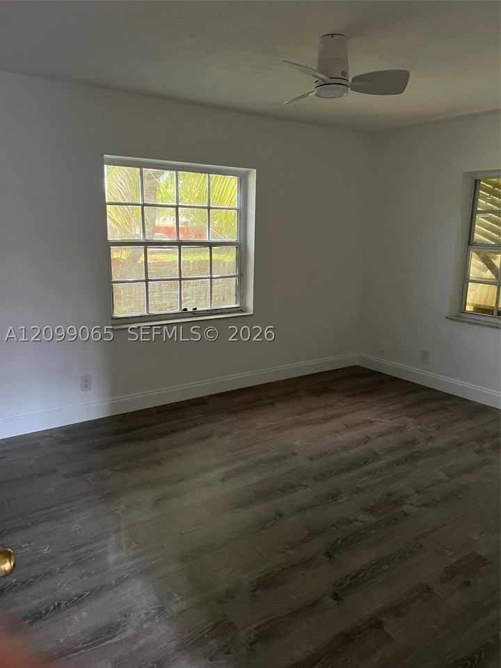 802 S 24th Ave #1 - Photo 2 of 25