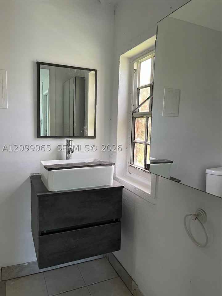 802 S 24th Ave #1 - Photo 3 of 25