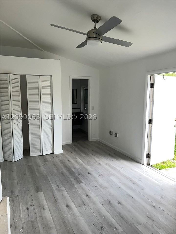 802 S 24th Ave #1 - Photo 5 of 25