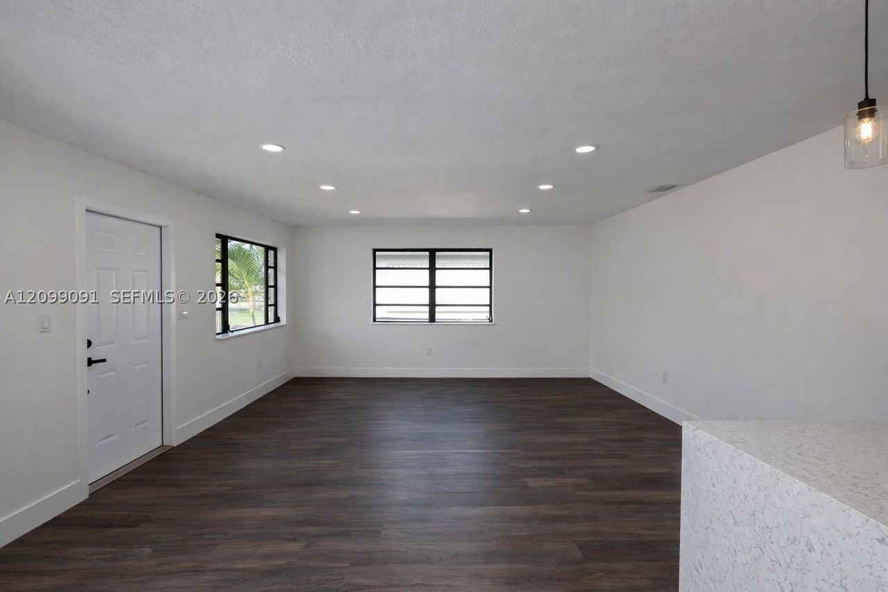 1950 Nw 57th St - Photo 6 of 12