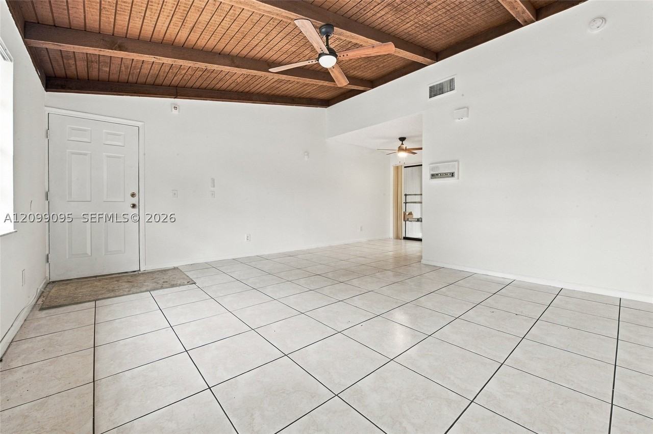 487 Glenwood Dr #487 - Photo 3 of 27