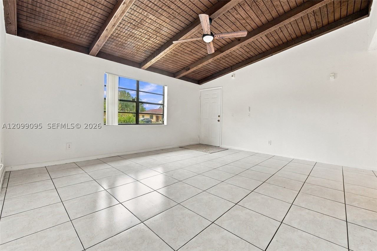 487 Glenwood Dr #487 - Photo 5 of 27