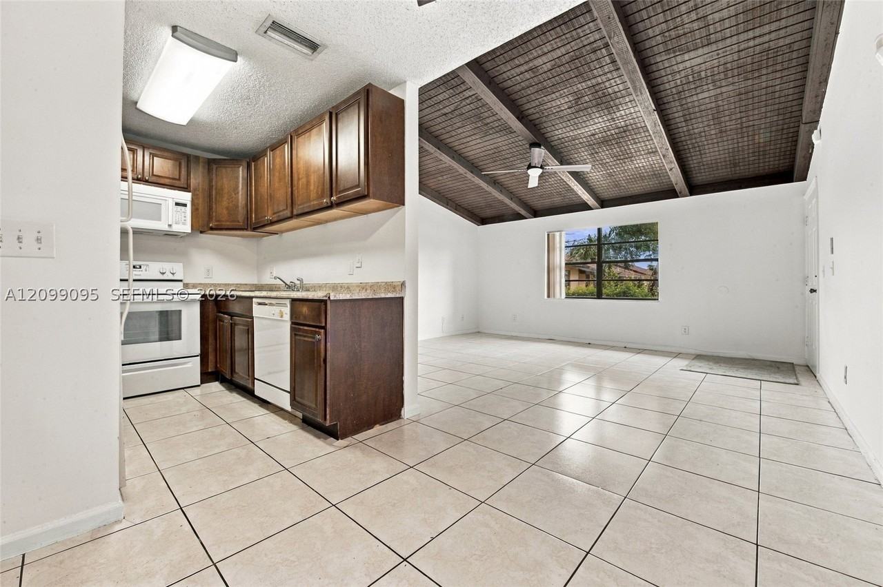 487 Glenwood Dr #487 - Photo 6 of 27