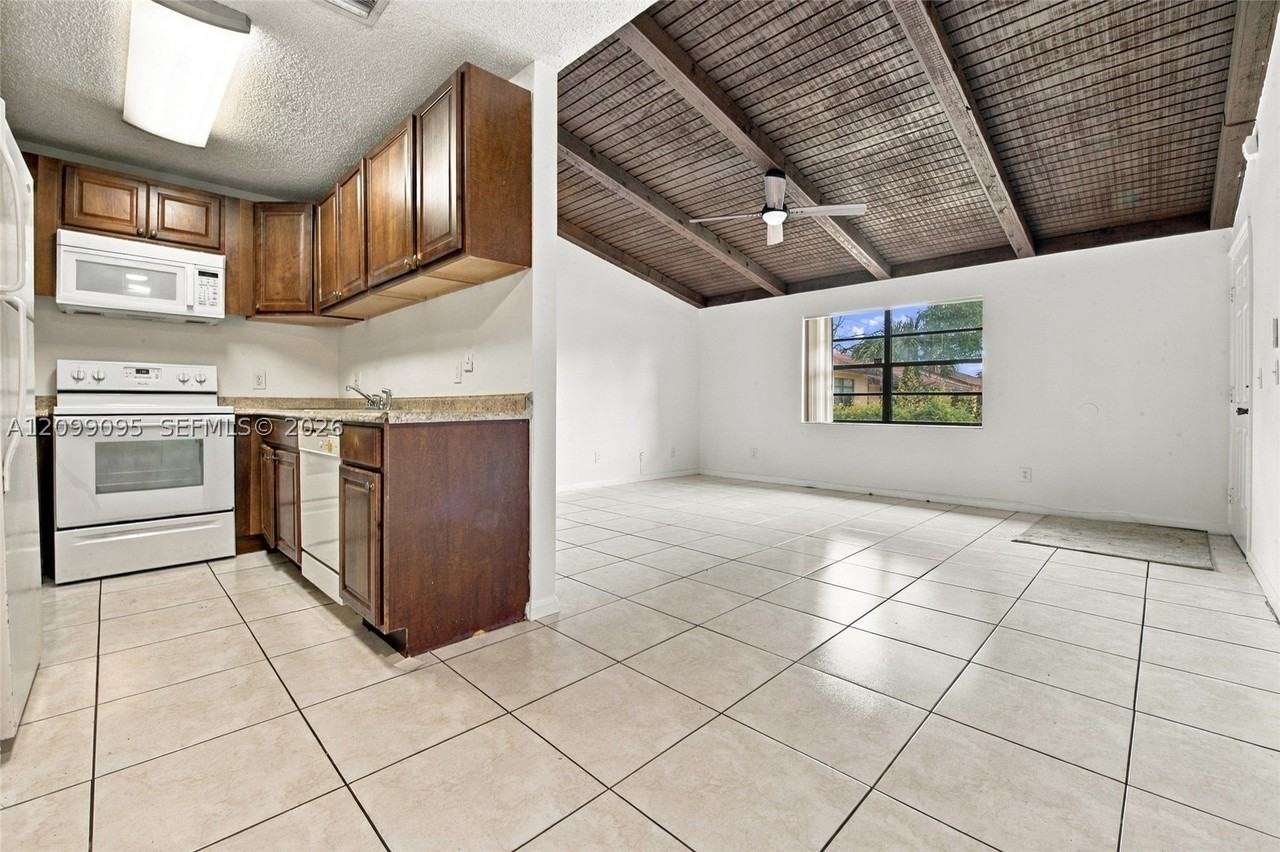 487 Glenwood Dr #487 - Photo 7 of 27