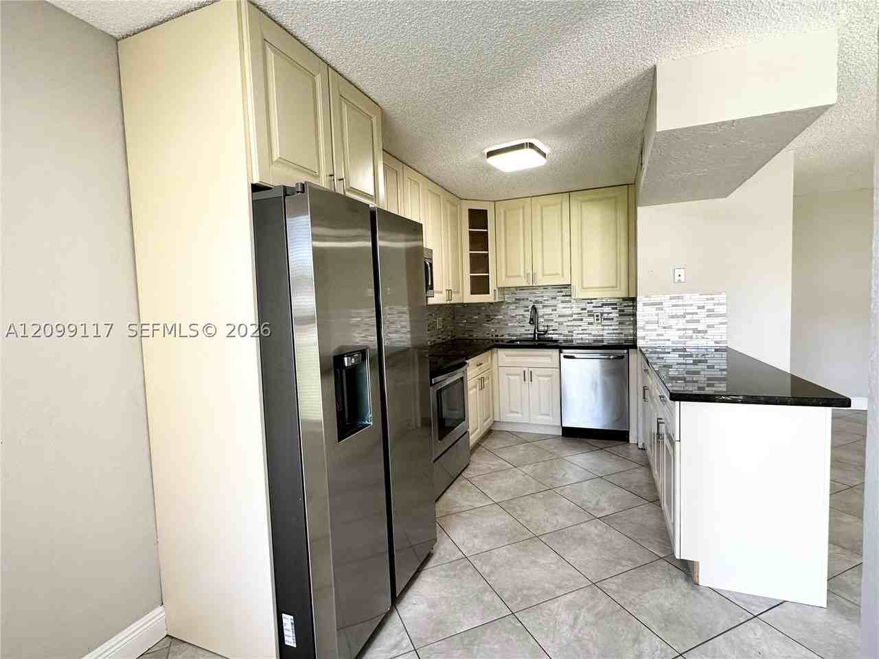 5515 Courtyard Dr #5515 - Photo 4 of 24