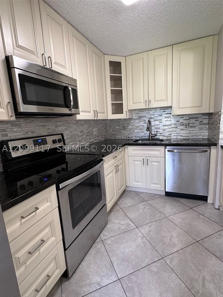 5515 Courtyard Dr #5515 - Photo 5 of 24