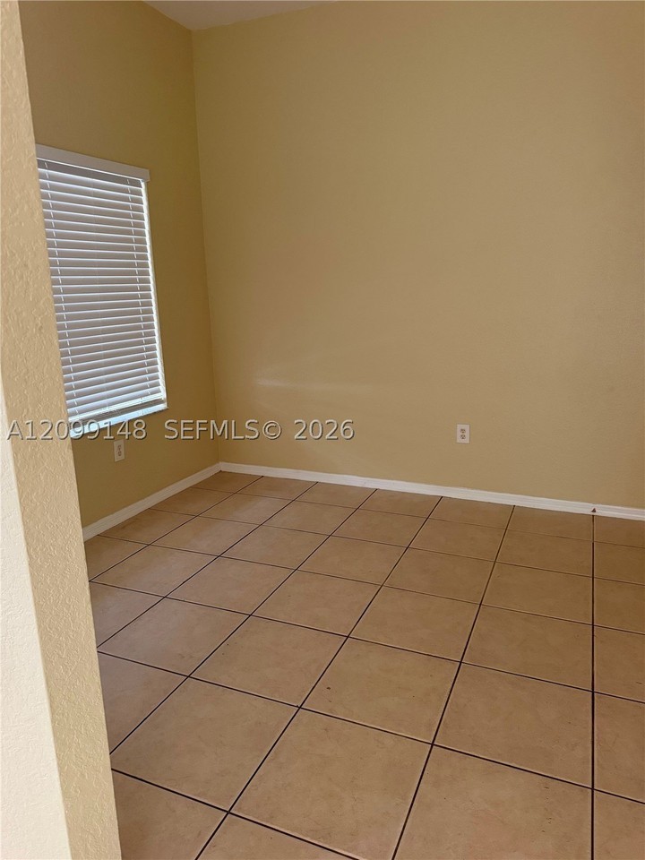 1929 Se 23rd Ter #1929 - Photo 2 of 18