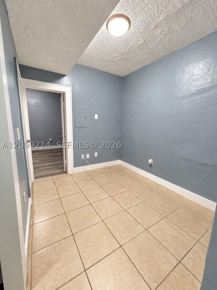 301 Sw 10th Ave #4 - Photo 5 of 12