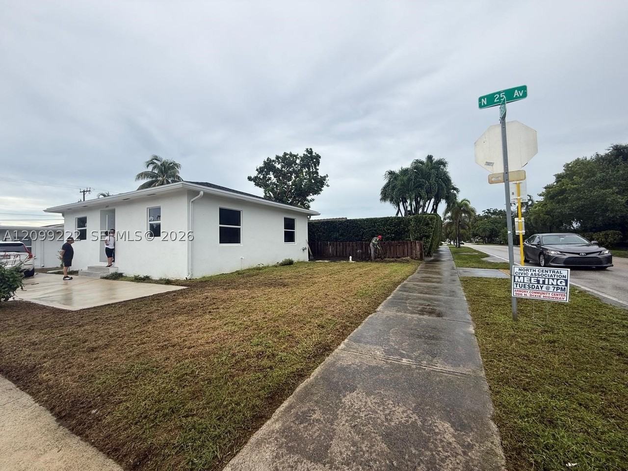 2445 Taft St - Photo 2 of 14