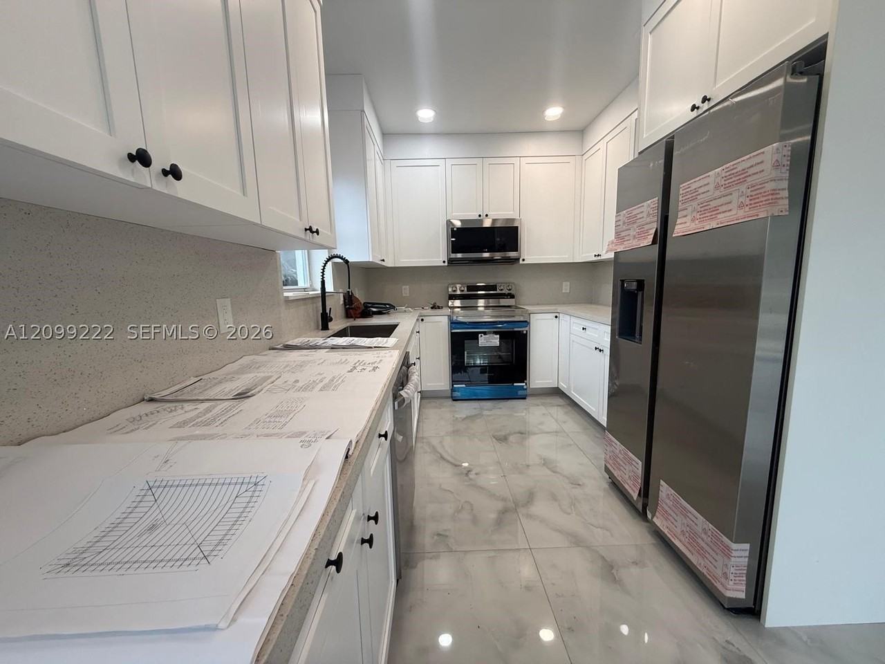 2445 Taft St - Photo 4 of 14