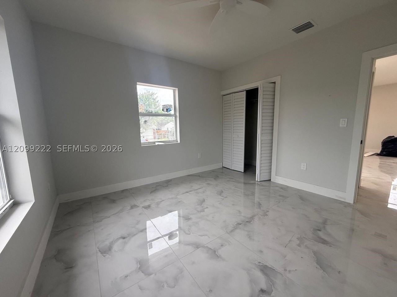 2445 Taft St - Photo 6 of 14