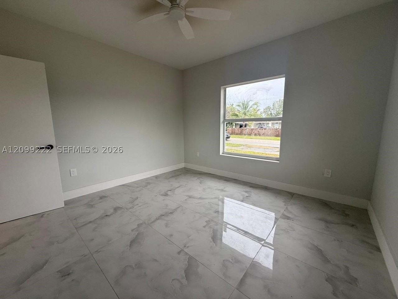 2445 Taft St - Photo 7 of 14