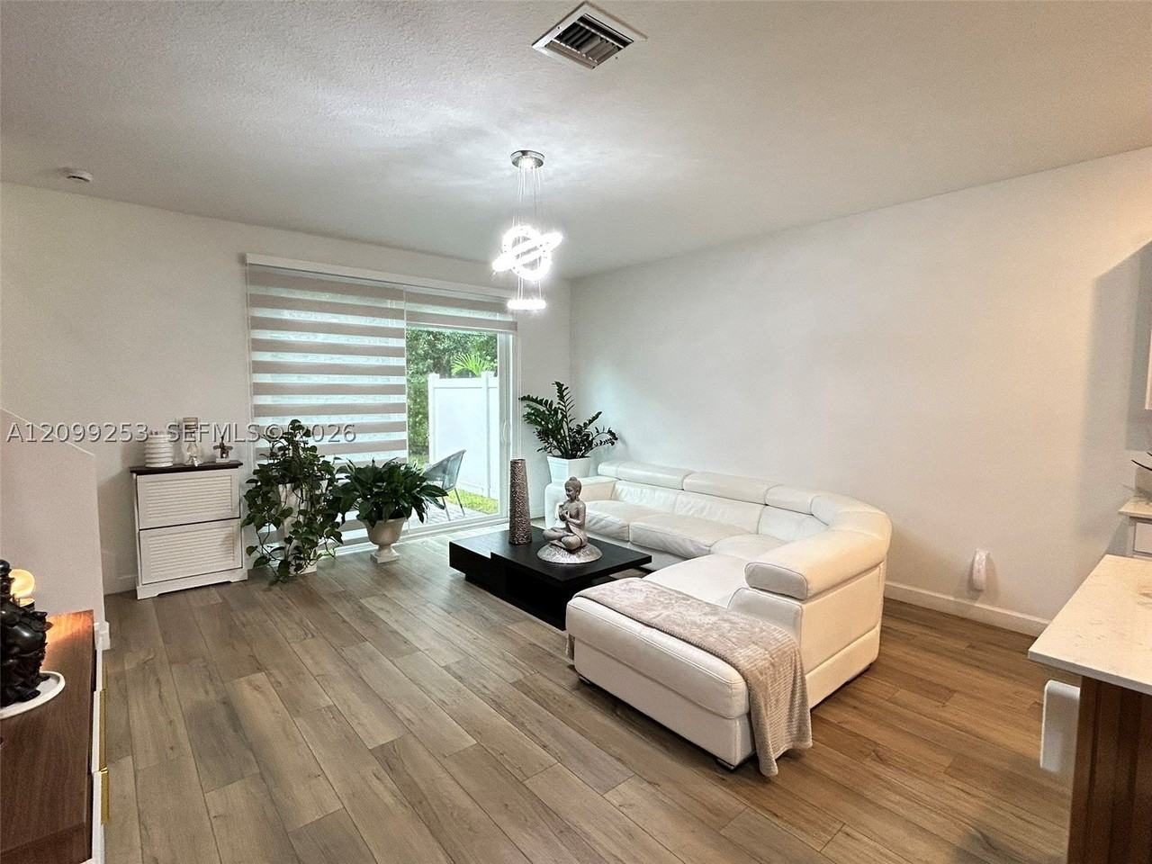 4528 Hollister Ave - Photo 4 of 42