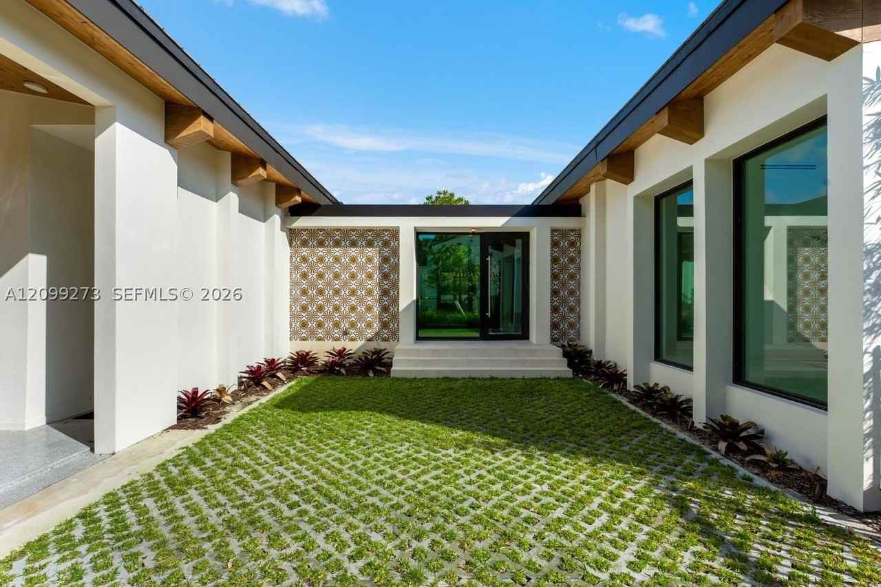 6716 San Vicente St - Photo 6 of 27