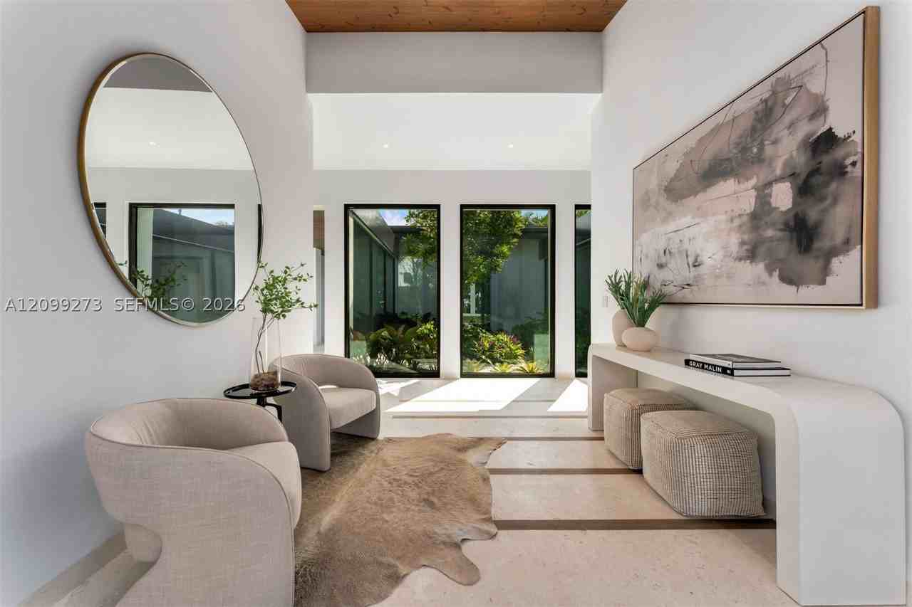 6716 San Vicente St - Photo 7 of 27