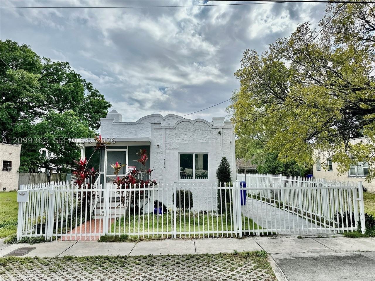 1284 Nw 39th St - Photo 2 of 18