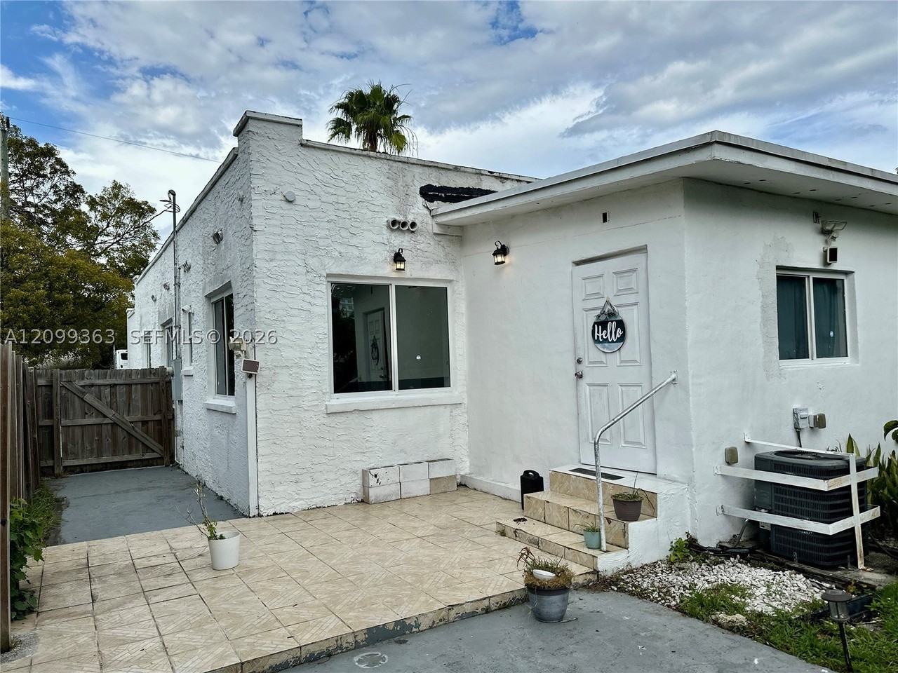 1284 Nw 39th St - Photo 5 of 18