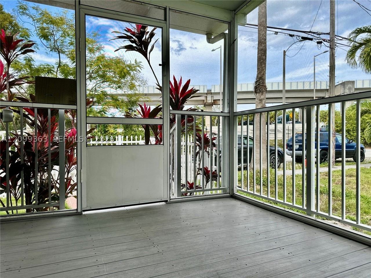 1284 Nw 39th St - Photo 6 of 18