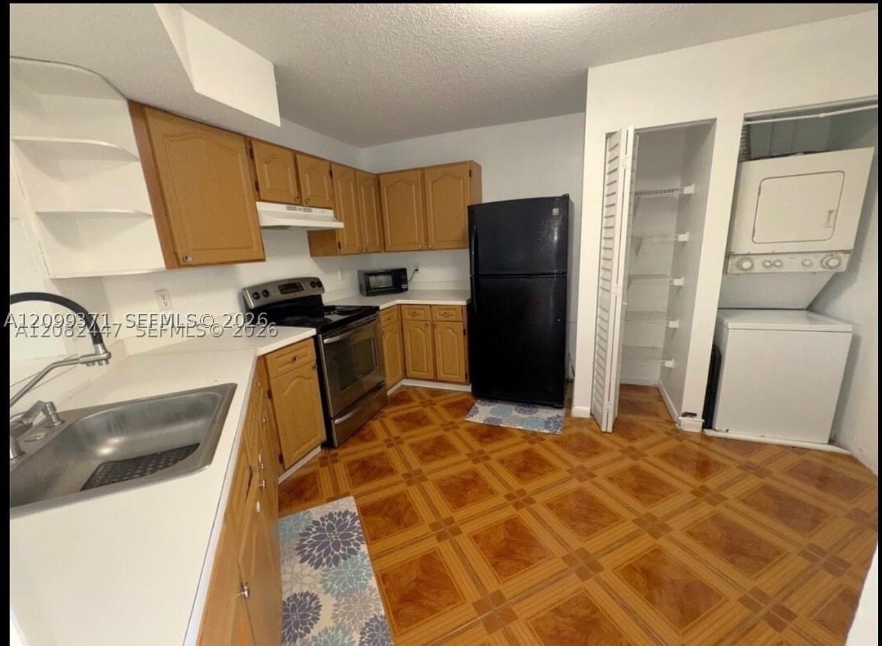 1190 Washington Cir #1190E - Photo 3 of 10