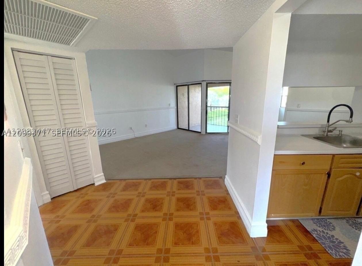 1190 Washington Cir #1190E - Photo 6 of 10