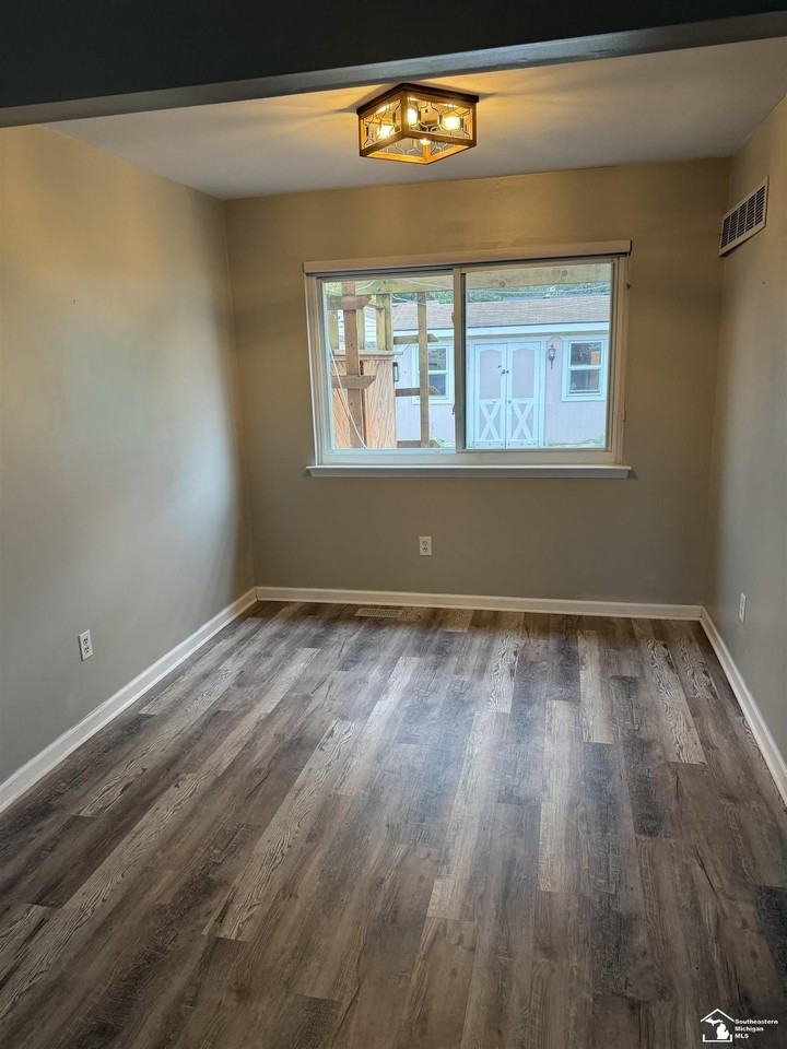 20437 Bourassa Ave - Photo 4 of 11