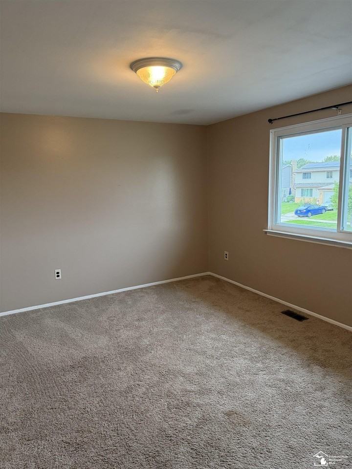 20437 Bourassa Ave - Photo 6 of 11