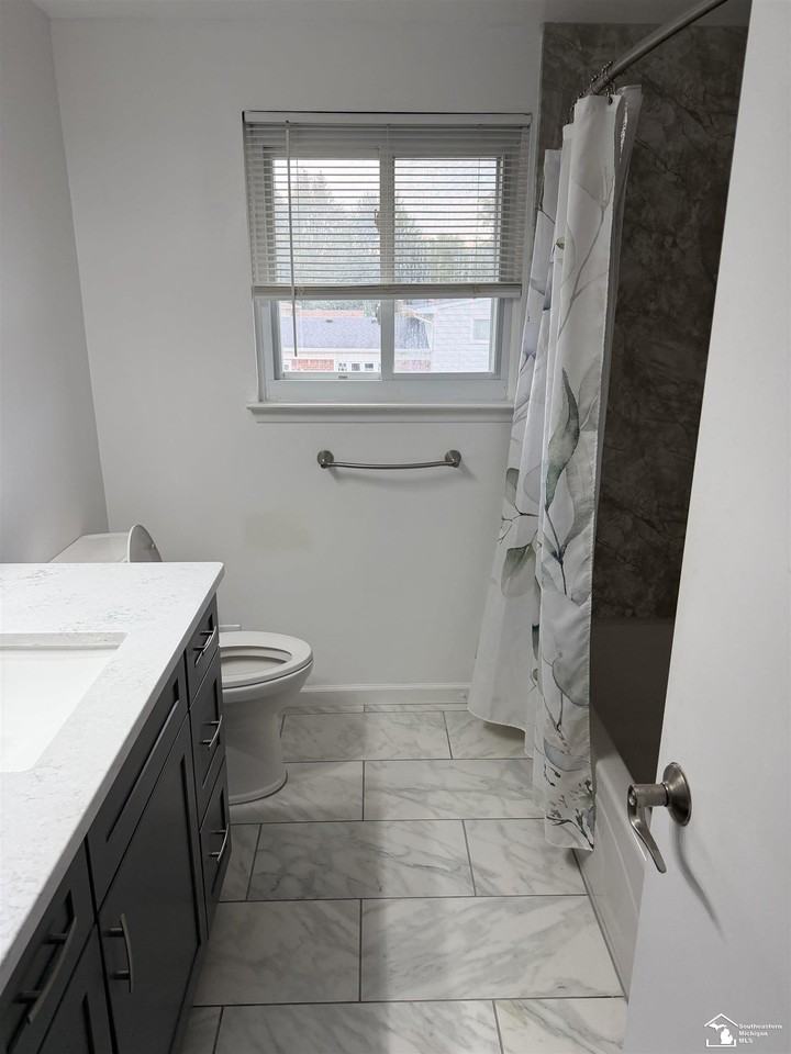 20437 Bourassa Ave - Photo 7 of 11