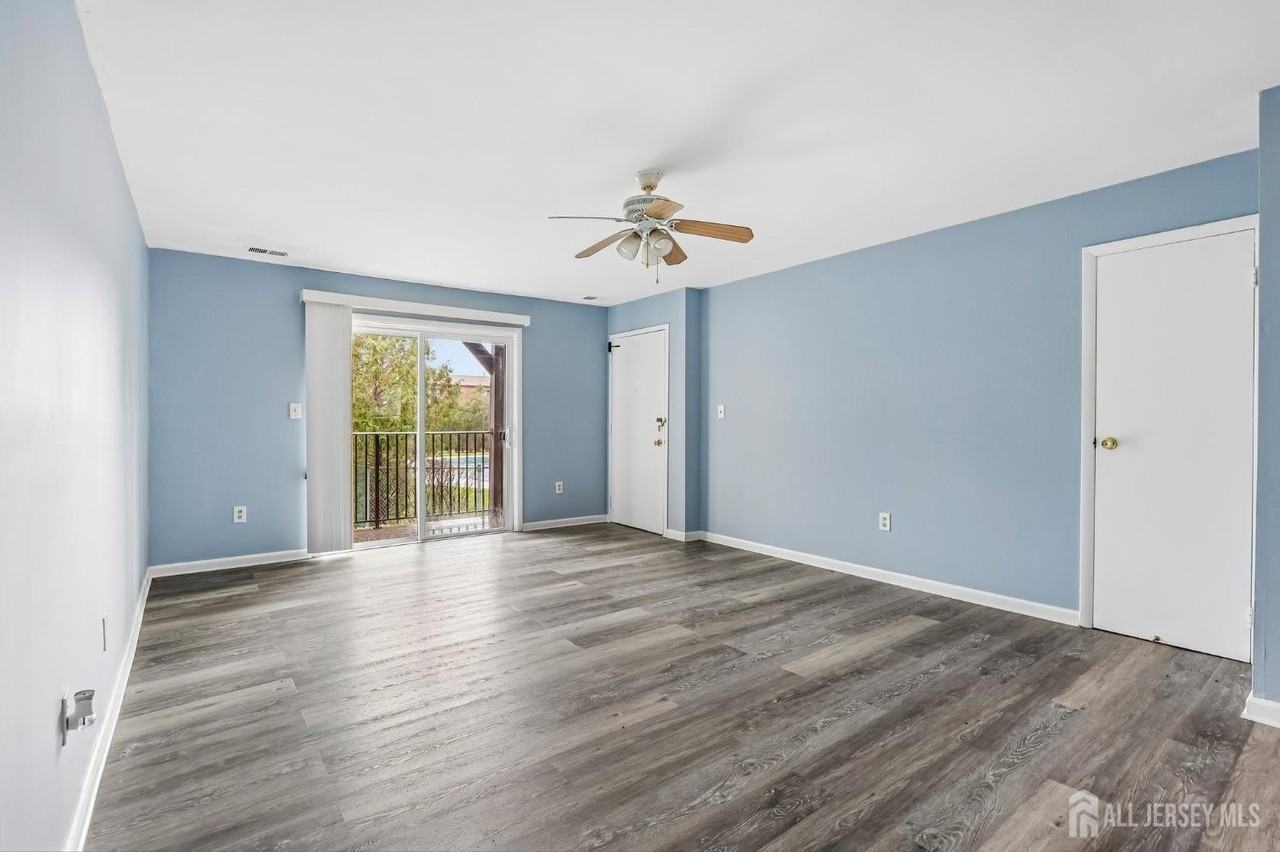 1203 N Oaks Blvd - Photo 4 of 20