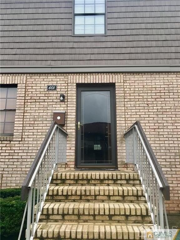 601 Maple Hill Dr #601 - Photo 2 of 24