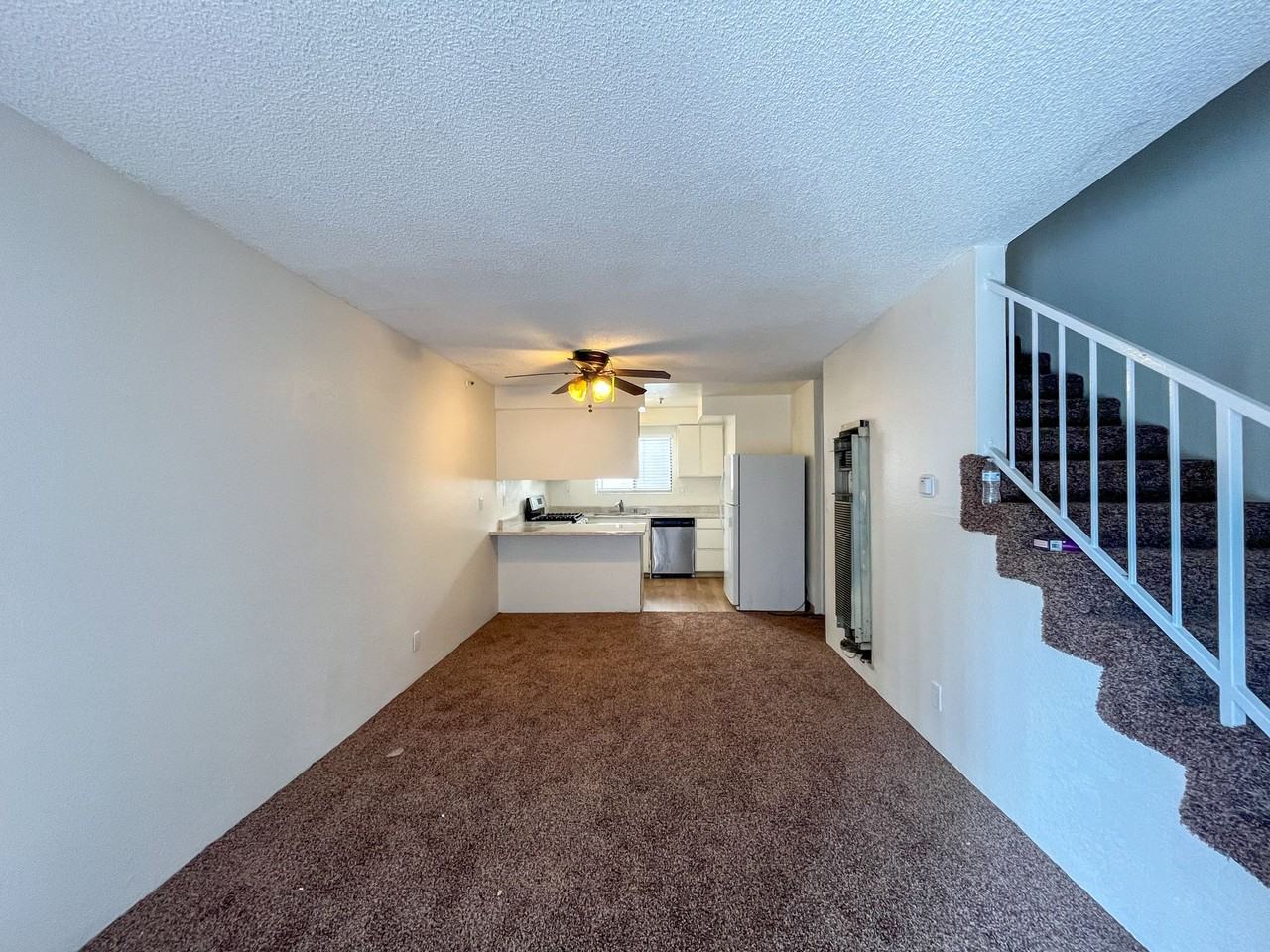 12909 Cordary Ave - Photo 4 of 17