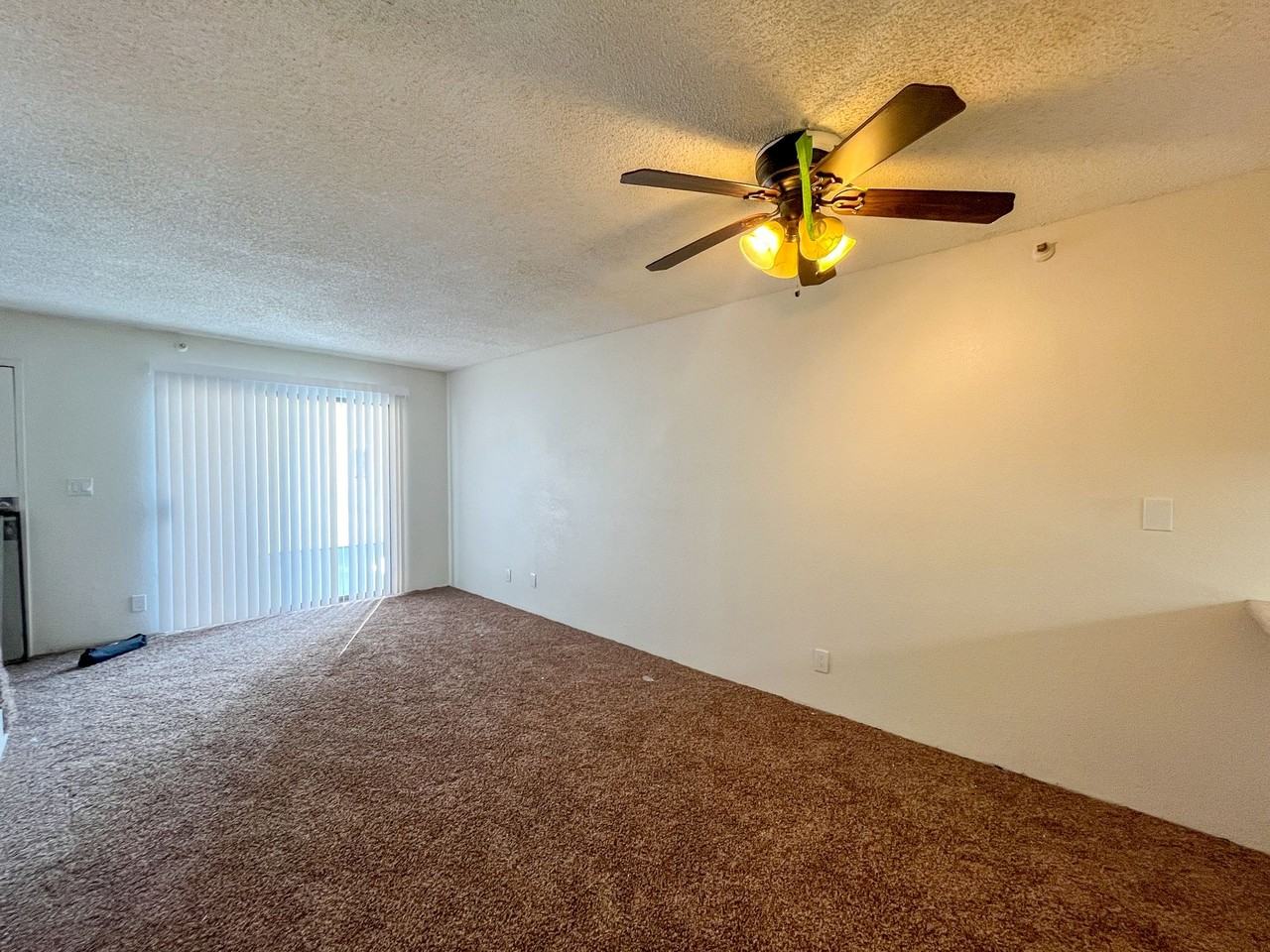 12909 Cordary Ave - Photo 5 of 17