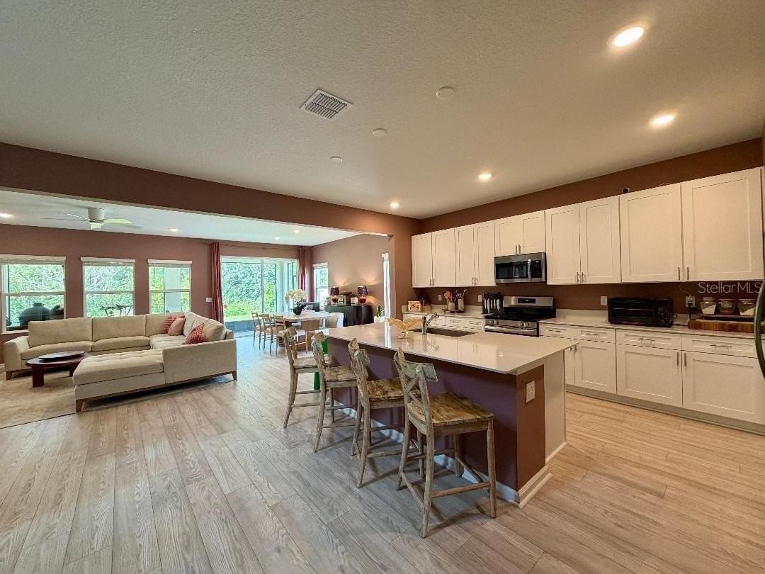 693 Peroni Ave - Photo 3 of 26