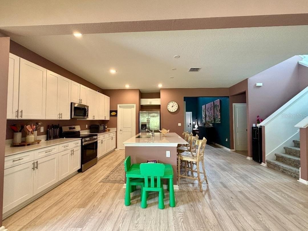 693 Peroni Ave - Photo 5 of 26