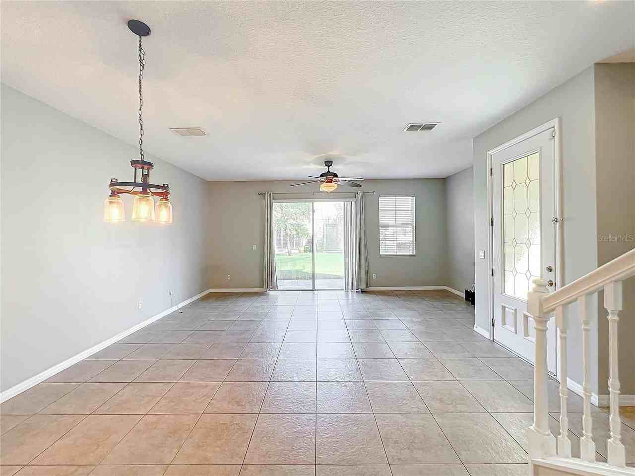 2821 Shady Willow Ln - Photo 5 of 34