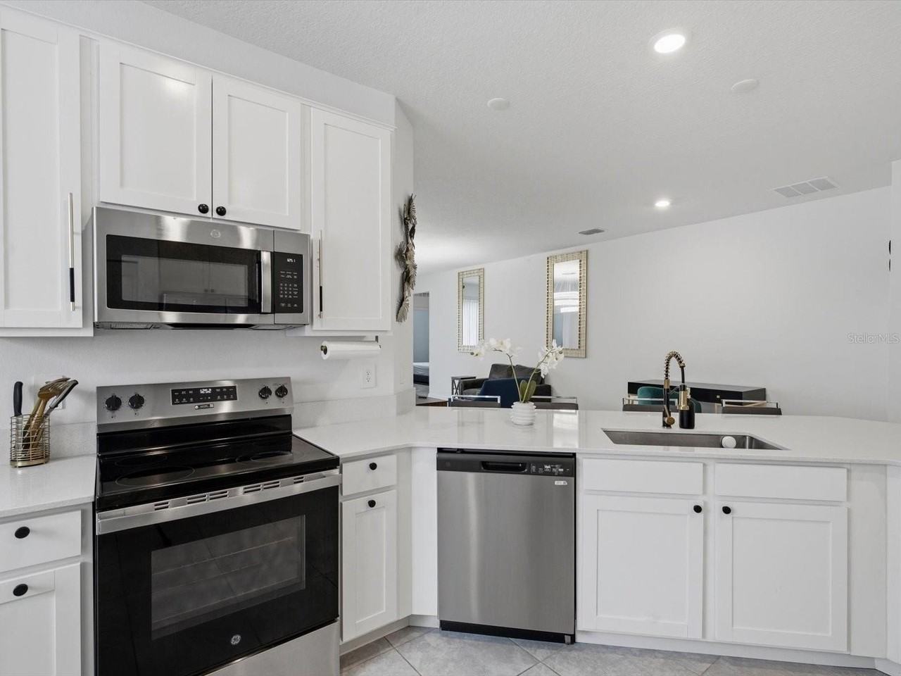 2039 Punch Bowl Ave - Photo 7 of 25