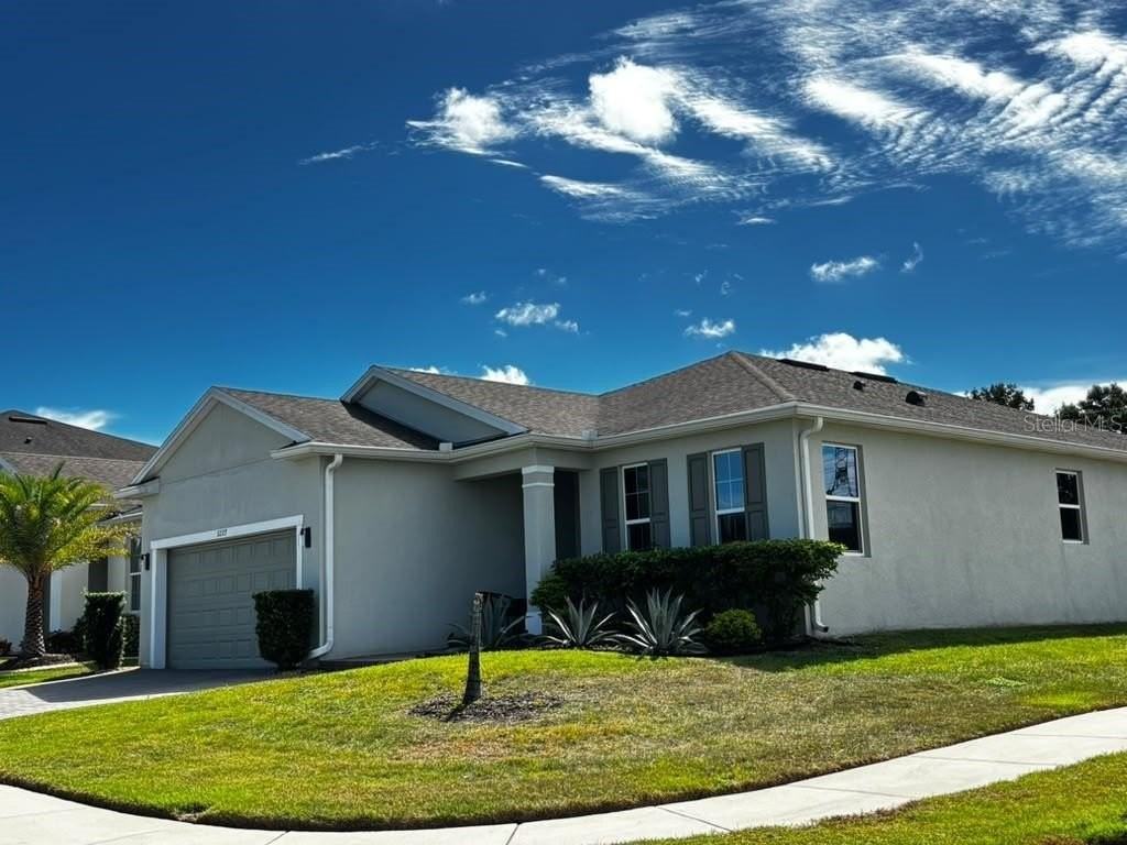 3227 Buoy Cir - Photo 2 of 32