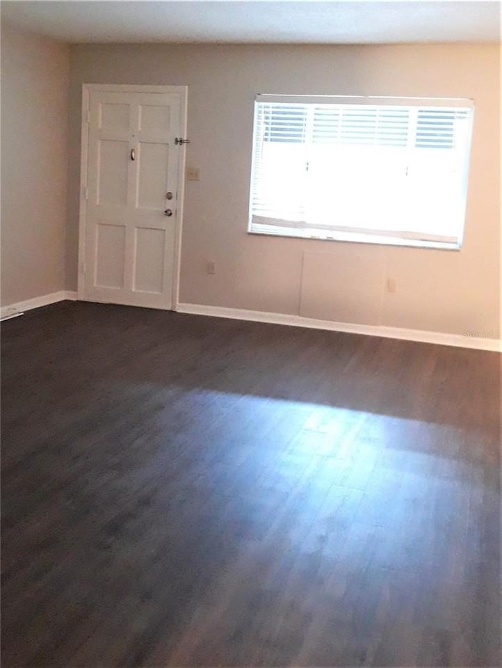 3200 Fairway Ln #5 - Photo 3 of 12