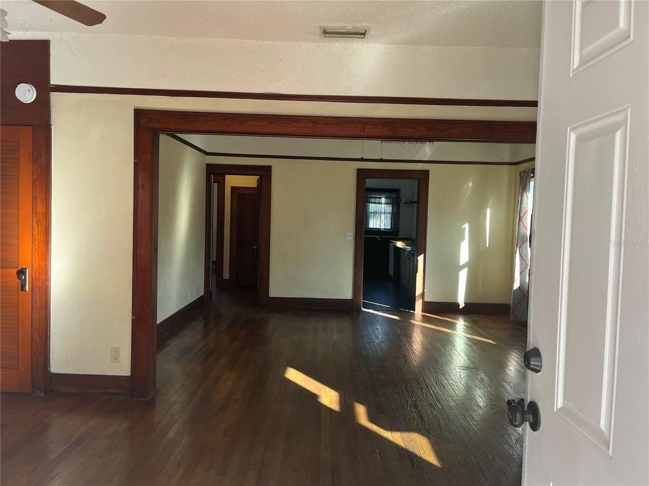439 New York Ave - Photo 4 of 14