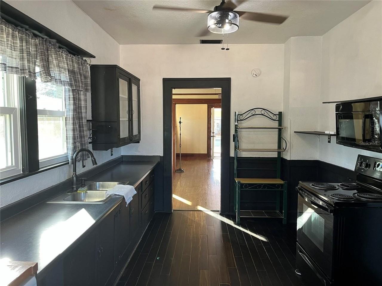 439 New York Ave - Photo 7 of 14