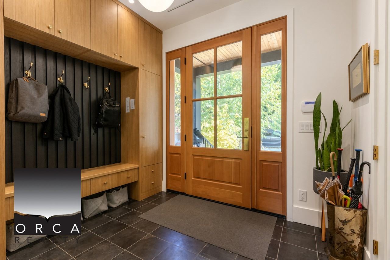 4859 Prince Edward St - Photo 2 of 23