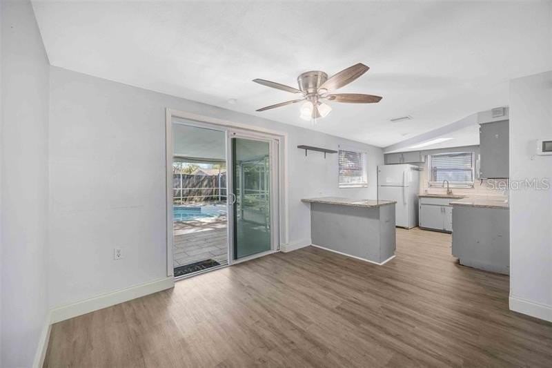 9040 Lunar Ln - Photo 6 of 13