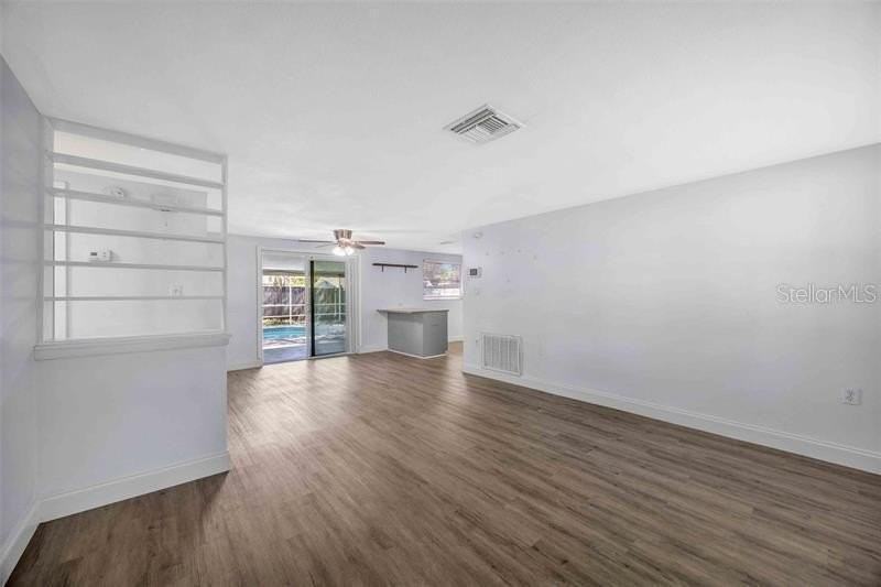 9040 Lunar Ln - Photo 7 of 13