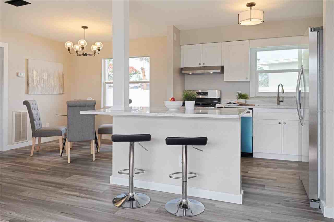 3730 75th St N - Photo 5 of 34