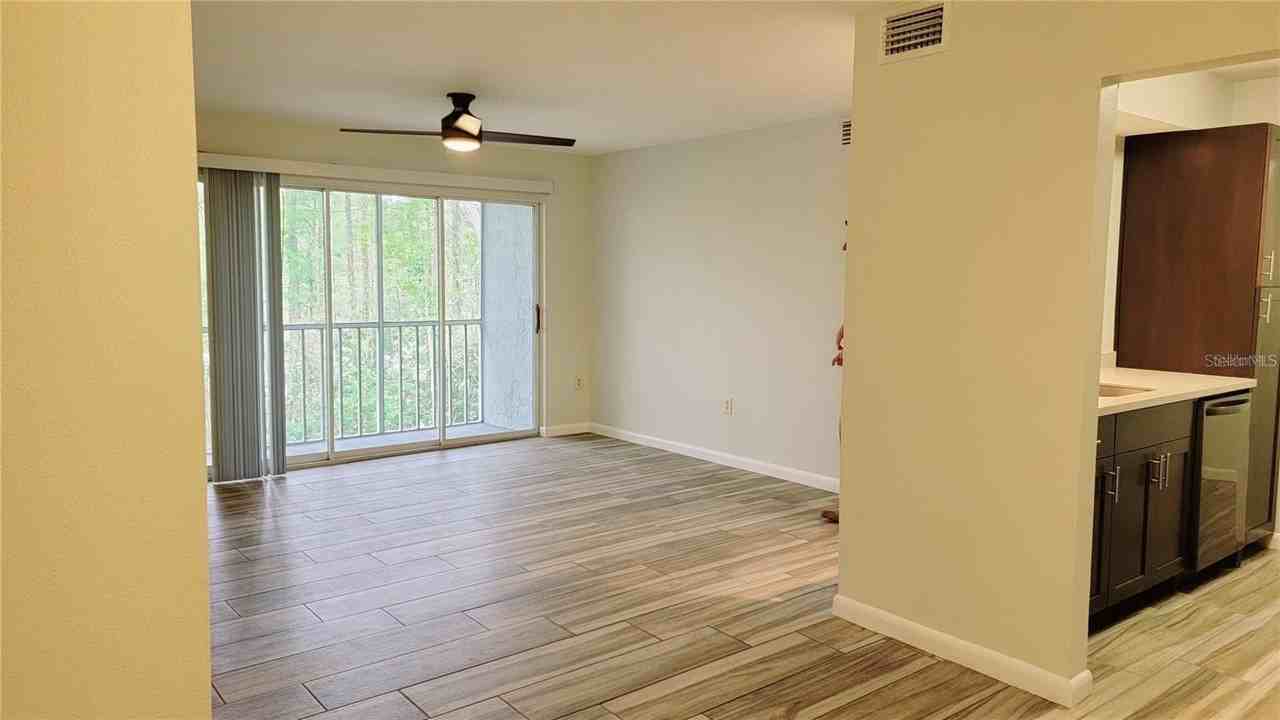 12135 Fox Chase Dr #H2 - Photo 3 of 20
