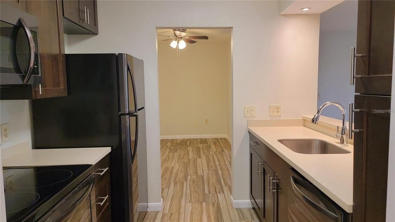 12135 Fox Chase Dr #H2 - Photo 6 of 20
