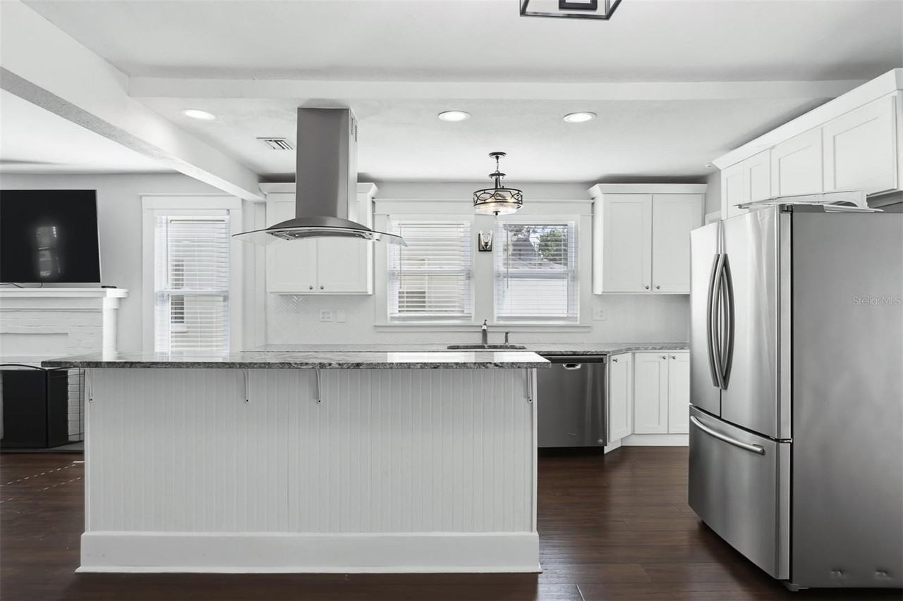 108 W Alva St - Photo 4 of 13